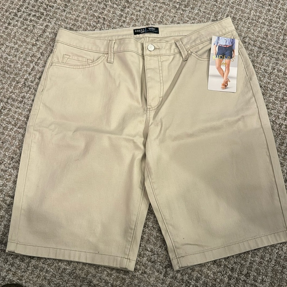 Riders by Lee Bermuda tan shorts size 14